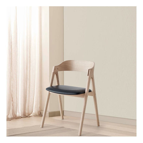 Mette Dining Chair, Oak/White Oil Sydney Black Leather, Wood Back