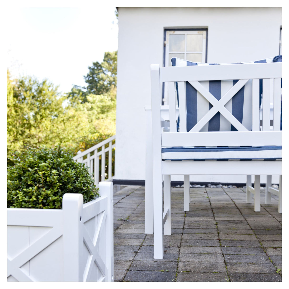 Løkken Garden Bench White Painted Mahogny, f: 150