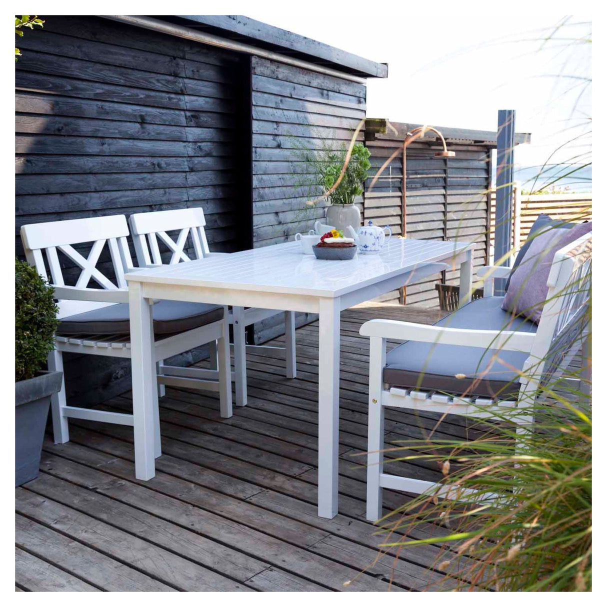 Løkken Garden Furniture Set, White Painted Mahogany