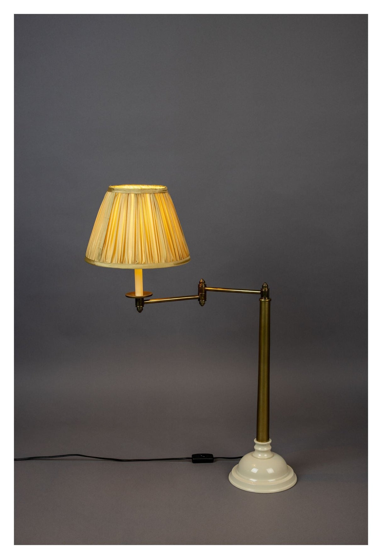 Dutchbone Allis bordslampa, tyg/alu