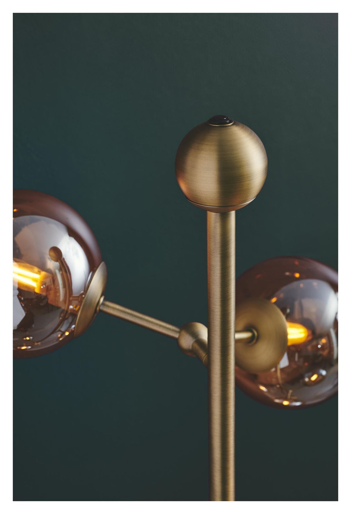 Halo Design Atom Floor Lamp Antik mässing 6xg9