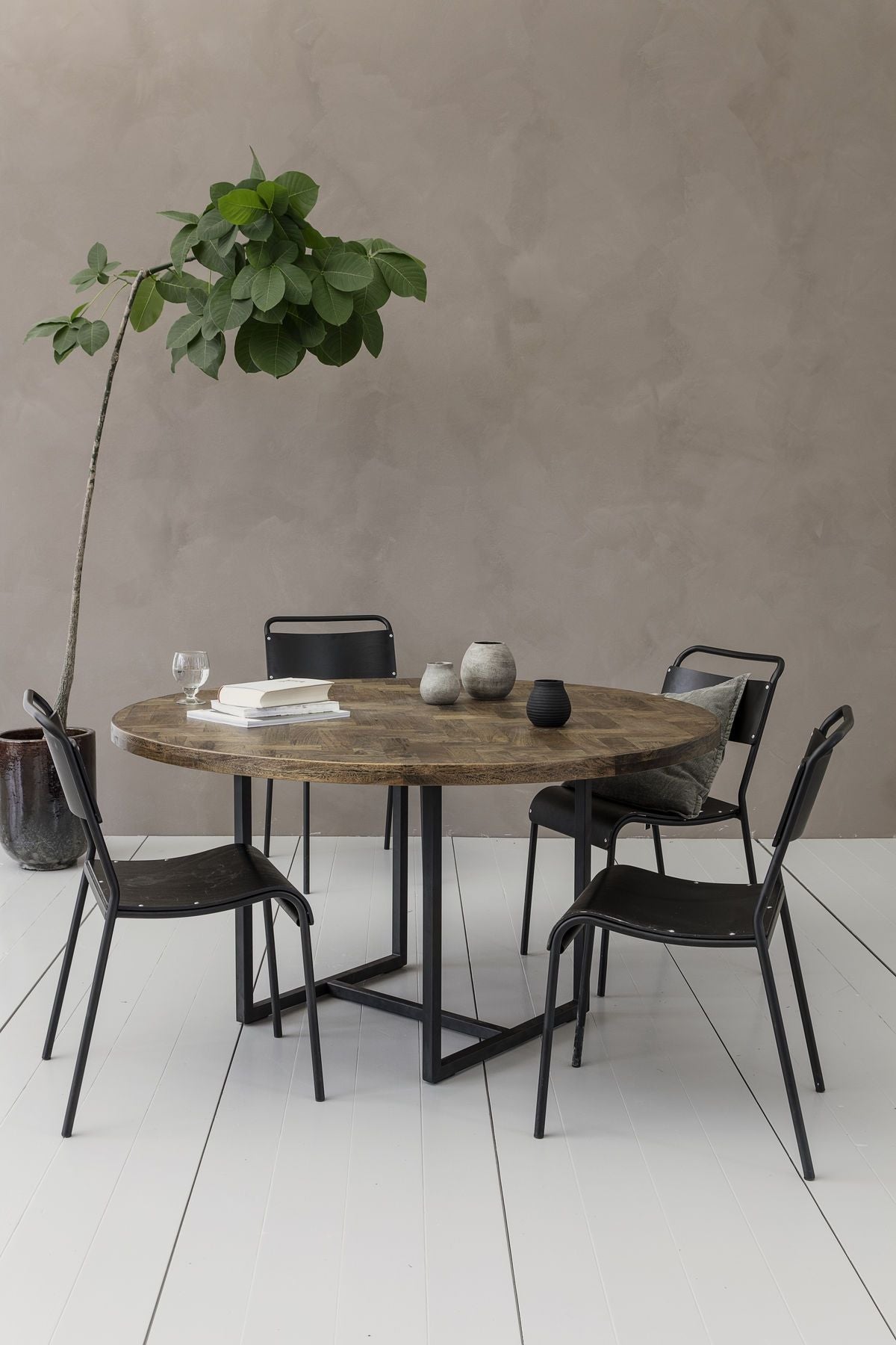 House Doctor Kant Dining Table, Mango Wood, Ø140