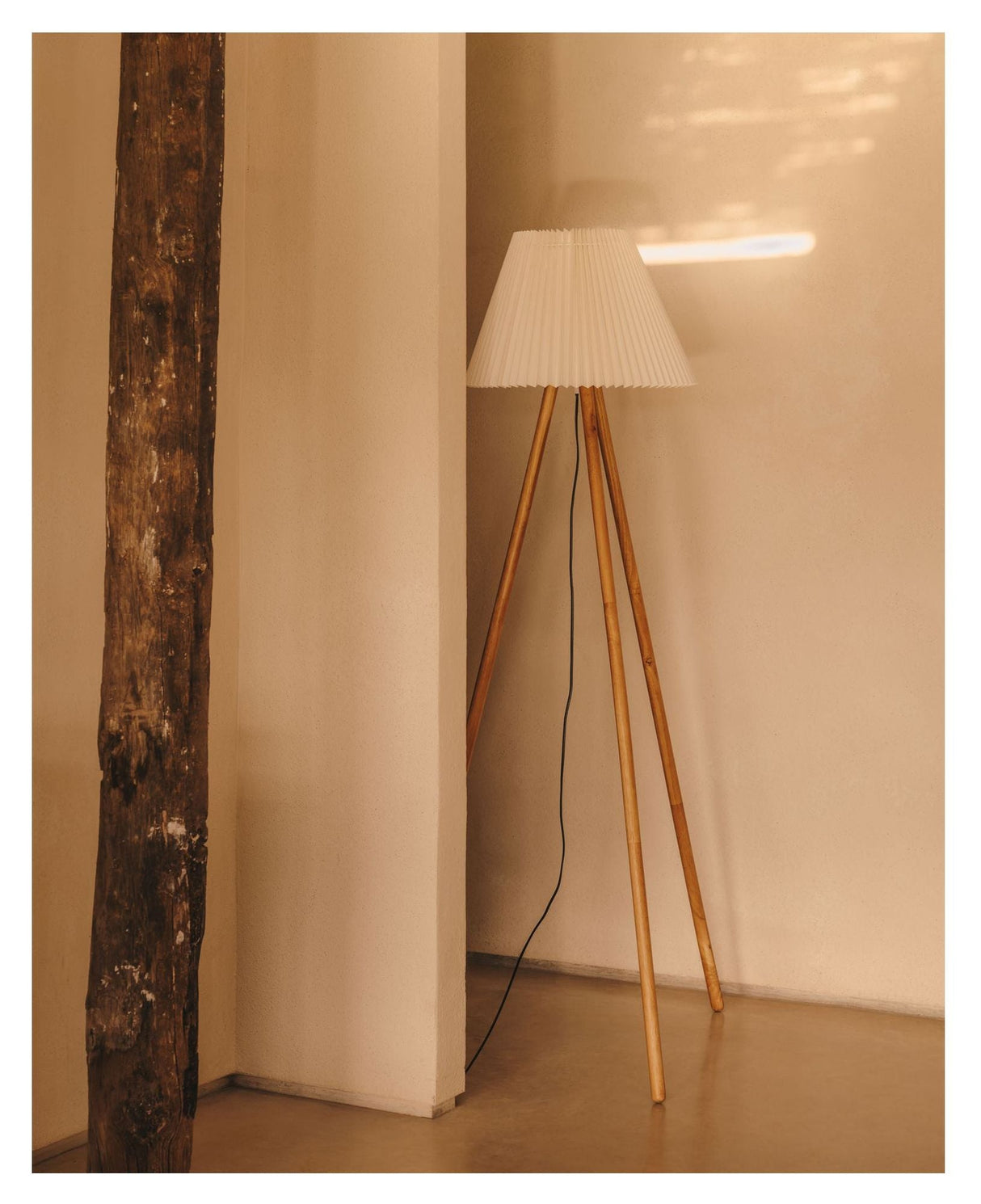 Benicarlo golvlampa, beige