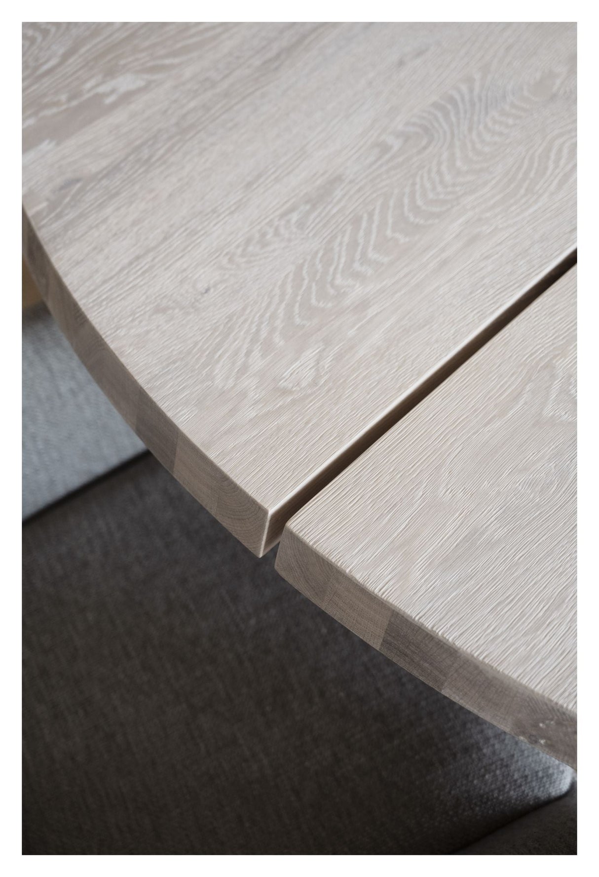 Fred Dining Table - White Pig. Ek/svart, Ø160